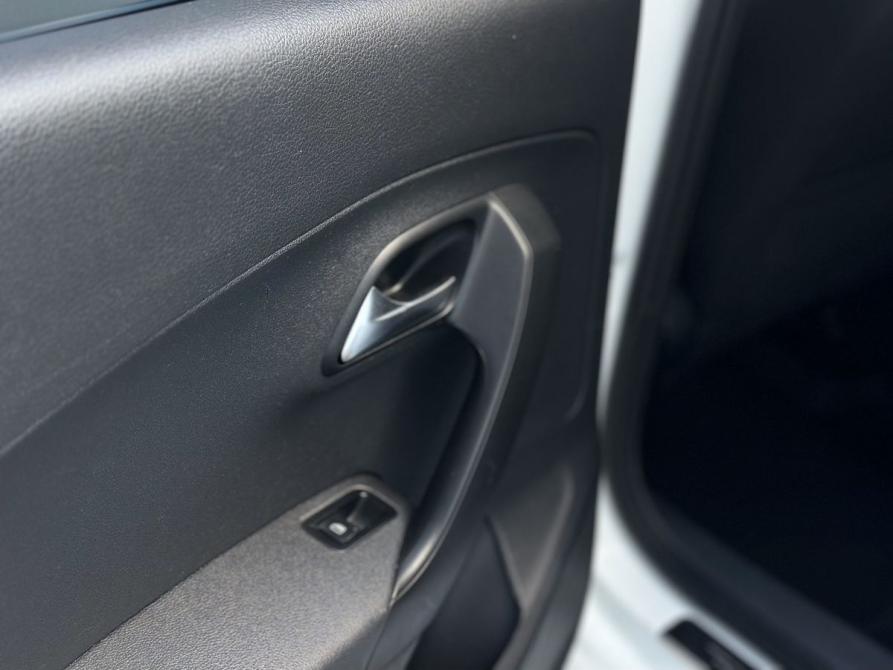 Volkswagen Polo V Рестайлинг Челябинск  - изображение 18