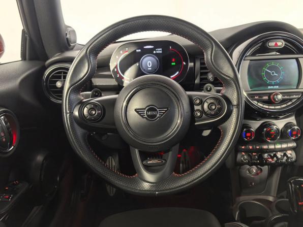 Mini Hatch III (F55/F56) Рестайлинг с пробегом 2020 года, цена 3 177 700 рублей, 68241 км, хэтчбек, Автокод Объявления