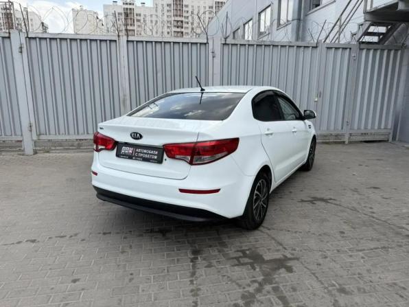Kia Rio III Рестайлинг с пробегом 2015 года, цена 575 000 рублей, 350861 км, седан, Автокод Объявления