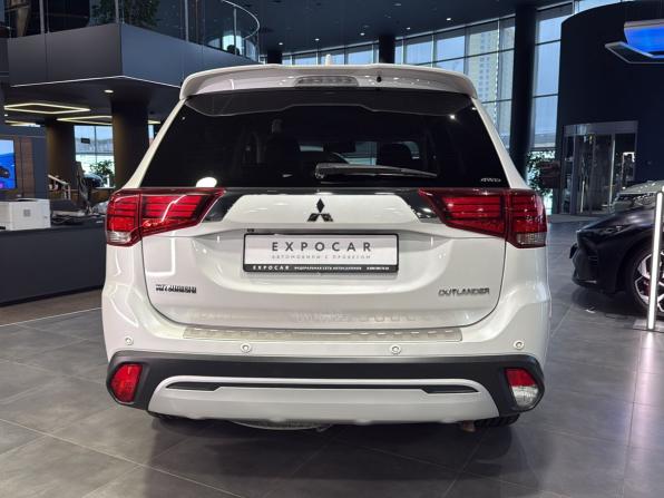 Mitsubishi Outlander III Рестайлинг 3 с пробегом 2018 года, цена 2 350 000 рублей, 151000 км, внедорожник, Автокод Объявления