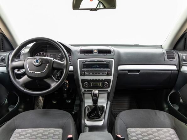Skoda Octavia II (A5) Рестайлинг с пробегом 2011 года, цена 1 048 000 рублей, 131660 км, лифтбек, Автокод Объявления