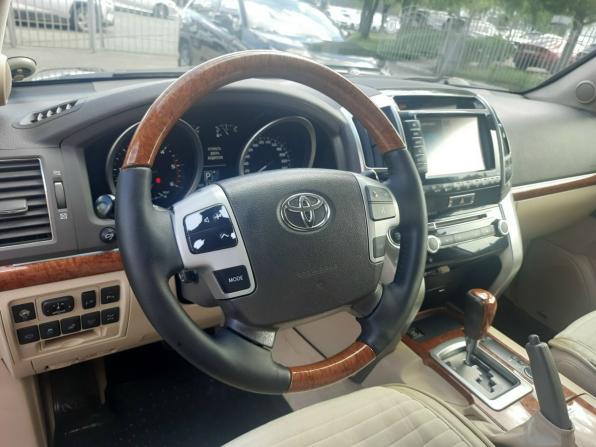 Toyota Land Cruiser 200 Series Рестайлинг 1 с пробегом 2013 года, цена 3 350 000 рублей, 230000 км, внедорожник, Автокод Объявления