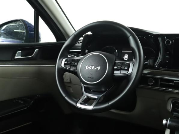 Kia K5 III с пробегом 2022 года, цена 2 949 900 рублей, 52680 км, седан, Автокод Объявления