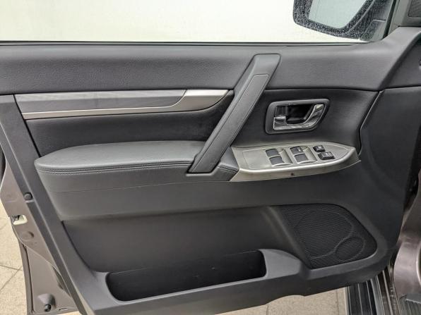 Mitsubishi Pajero IV Рестайлинг 2 с пробегом 2015 года, цена 2 515 000 рублей, 120717 км, внедорожник, Автокод Объявления