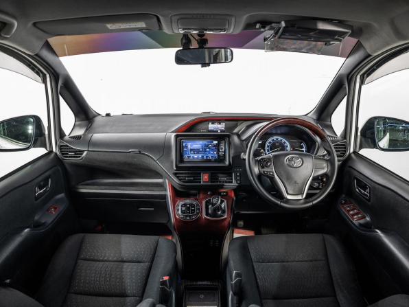 Toyota Noah III (R80) с пробегом 2015 года, цена 1 700 000 рублей, 205710 км, минивэн, Автокод Объявления