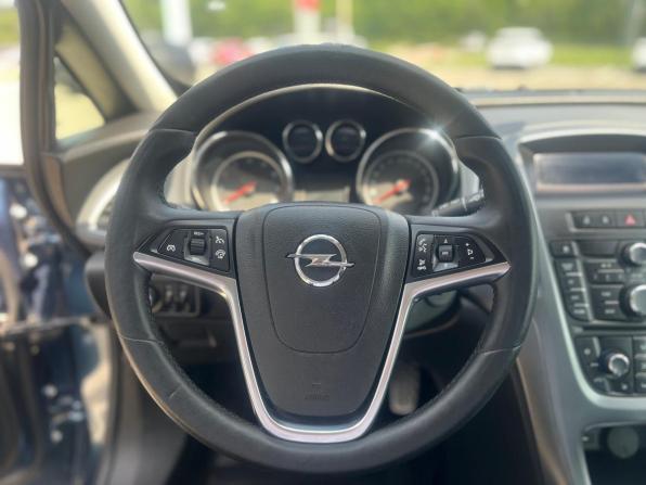Opel Astra J Рестайлинг с пробегом 2013 года, цена 675 000 рублей, 156508 км, хэтчбек, Автокод Объявления