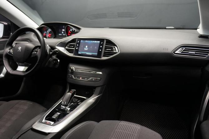 Peugeot 308 II Рестайлинг с пробегом 2018 года, цена 1 690 000 рублей, 149447 км, универсал, Автокод Объявления