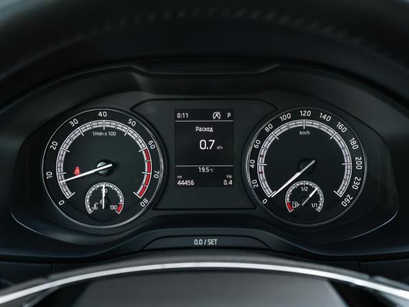 Skoda Karoq I с пробегом 2020 года, цена 2 798 000 рублей, 44453 км, внедорожник, Автокод Объявления