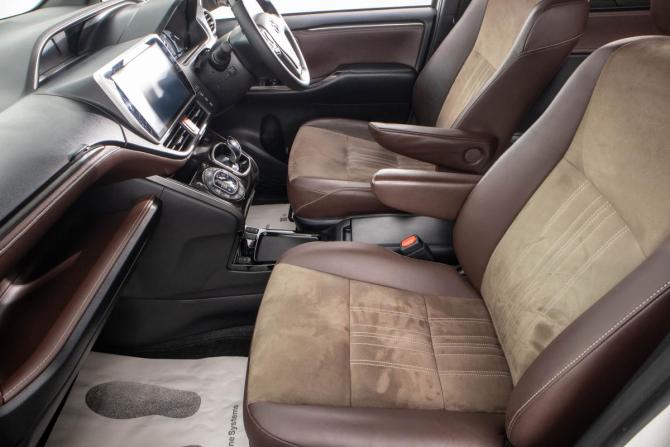 Toyota Esquire I Рестайлинг с пробегом 2017 года, цена 2 169 000 рублей, 131000 км, минивэн, Автокод Объявления