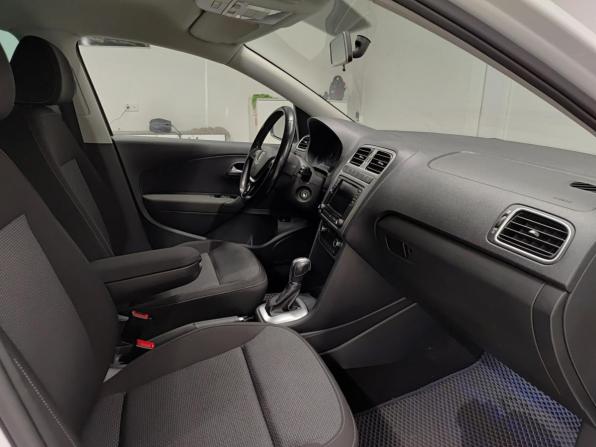 Volkswagen Polo V Рестайлинг с пробегом 2018 года, цена 1 384 000 рублей, 138038 км, седан, Автокод Объявления