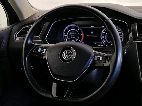 Volkswagen Tiguan II с пробегом 2018 года, цена 2 329 000 рублей, 180135 км, внедорожник, Автокод Объявления