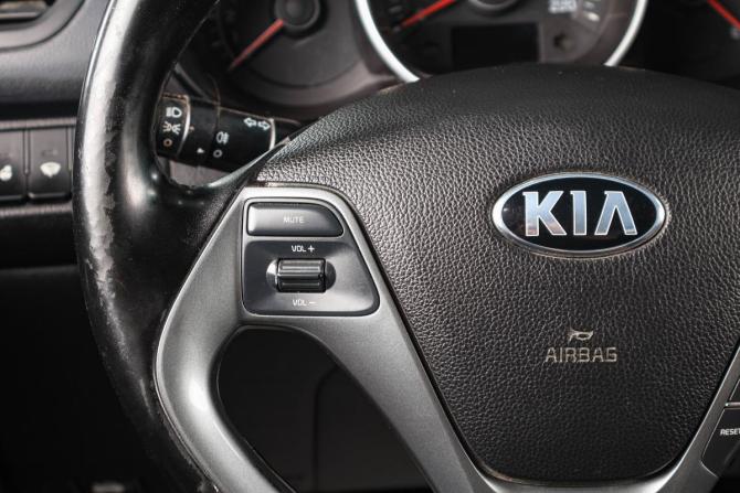 Kia Rio III Рестайлинг с пробегом 2016 года, цена 999 000 рублей, 300000 км, седан, Автокод Объявления