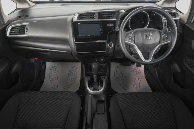 Honda Fit III Рестайлинг с пробегом 2019 года, цена 1 399 000 рублей, 45000 км, хэтчбек, Автокод Объявления