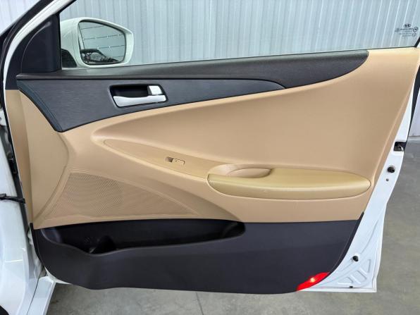 Hyundai Sonata VI (YF) с пробегом 2010 года, цена 1 067 000 рублей, 207800 км, седан, Автокод Объявления