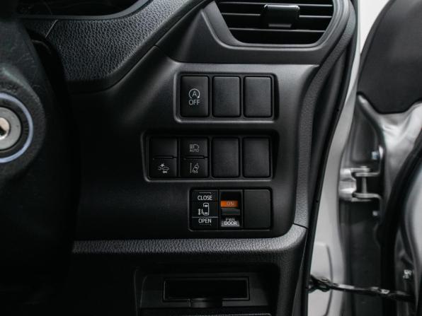 Toyota Noah III (R80) Рестайлинг с пробегом 2018 года, цена 2 490 000 рублей, 76949 км, минивэн, Автокод Объявления