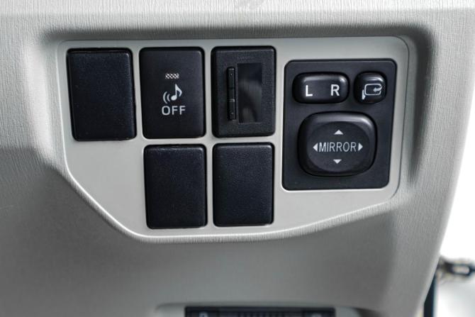 Toyota Prius III (XW30) с пробегом 2014 года, цена 1 049 000 рублей, 322647 км, лифтбек, Автокод Объявления