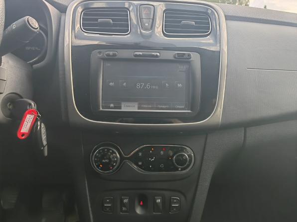 Renault Sandero II с пробегом 2015 года, цена 929 000 рублей, 98464 км, хэтчбек, Автокод Объявления