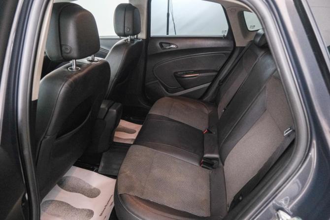Opel Astra J Рестайлинг с пробегом 2013 года, цена 869 000 рублей, 169655 км, седан, Автокод Объявления