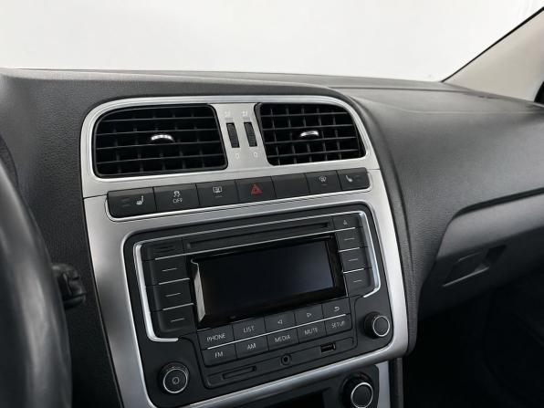 Volkswagen Polo V Рестайлинг с пробегом 2017 года, цена 1 419 000 рублей, 62500 км, седан, Автокод Объявления