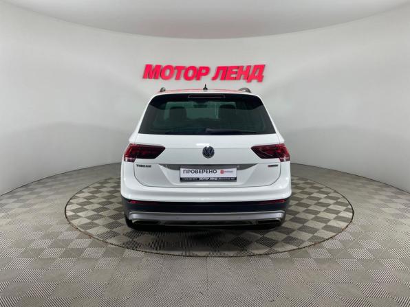 Volkswagen Tiguan II с пробегом 2019 года, цена 2 032 000 рублей, 201288 км, внедорожник, Автокод Объявления