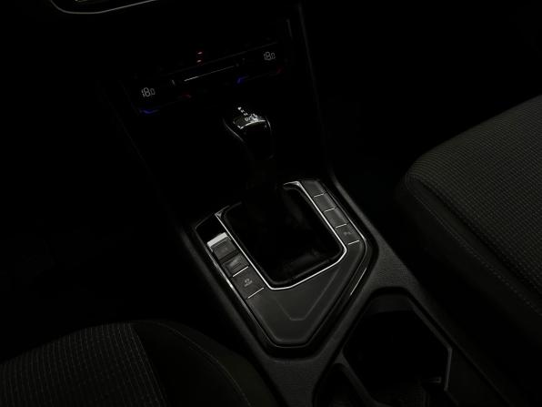 Volkswagen Tiguan II Рестайлинг с пробегом 2021 года, цена 2 399 000 рублей, 137889 км, внедорожник, Автокод Объявления