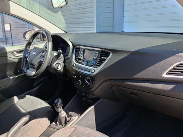 Hyundai Solaris II с пробегом 2018 года, цена 899 000 рублей, 199275 км, седан, Автокод Объявления