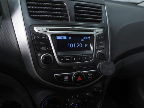 Hyundai Solaris I Рестайлинг с пробегом 2015 года, цена 880 000 рублей, 266020 км, седан, Автокод Объявления