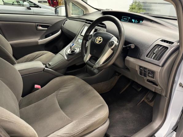 Toyota Prius III (XW30) с пробегом 2010 года, цена 950 000 рублей, 158000 км, лифтбек, Автокод Объявления