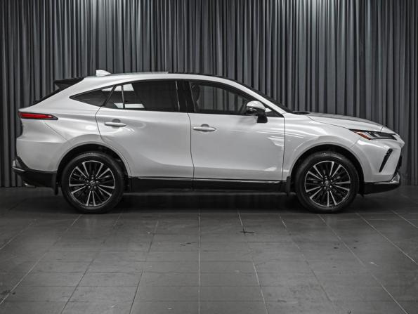 Toyota Venza II с пробегом 2023 года, цена 4 730 000 рублей, 34212 км, внедорожник, Автокод Объявления