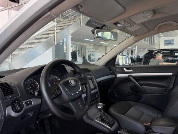 Skoda Octavia II (A5) Рестайлинг с пробегом 2013 года, цена 789 900 рублей, 265987 км, лифтбек, Автокод Объявления