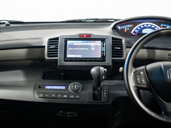 Honda Freed I Рестайлинг 2 с пробегом 2015 года, цена 1 300 000 рублей, 64951 км, компактвэн, Автокод Объявления