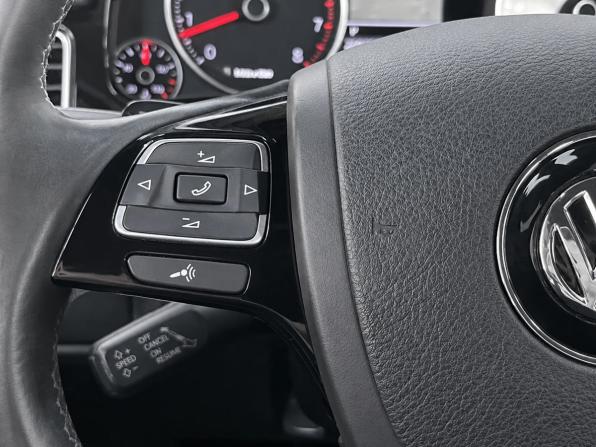 Volkswagen Touareg II с пробегом 2012 года, цена 1 999 000 рублей, 269321 км, внедорожник, Автокод Объявления