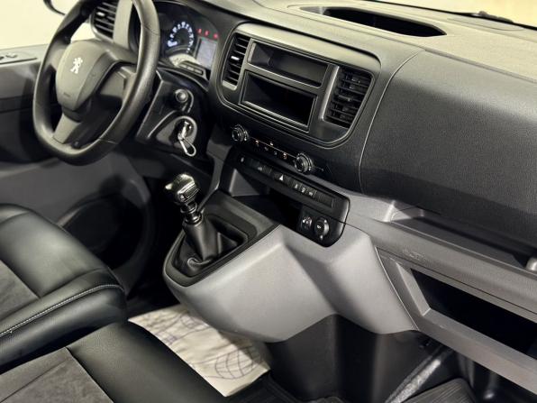 Peugeot Expert III с пробегом 2018 года, цена 2 450 000 рублей, 181517 км, фургон, Автокод Объявления