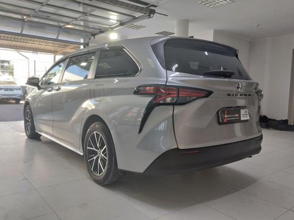 Toyota Sienna IV с пробегом 2022 года, цена 4 700 000 рублей, 129439 км, минивэн, Автокод Объявления
