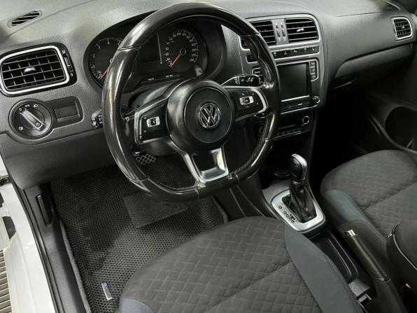 Volkswagen Polo V Рестайлинг с пробегом 2019 года, цена 1 177 187 рублей, 143803 км, седан, Автокод Объявления