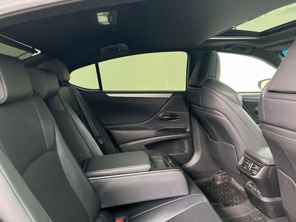 Lexus ES VII с пробегом 2020 года, цена 3 750 000 рублей, 135227 км, седан, Автокод Объявления