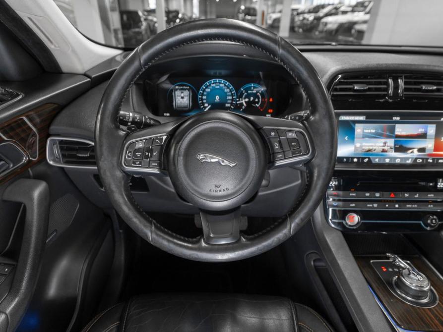 Jaguar F-Pace I Москва  - изображение 11