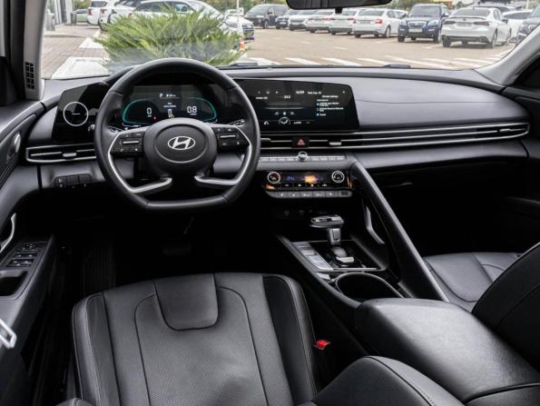 Hyundai Elantra VII (CN7) Рестайлинг с пробегом 2023 года, цена 2 239 000 рублей, 55406 км, седан, Автокод Объявления