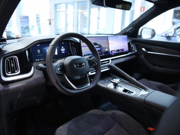 Geely Xingyue L I Рестайлинг 2 с пробегом 2025 года, цена 4 150 000 рублей, 5 км, внедорожник, Автокод Объявления