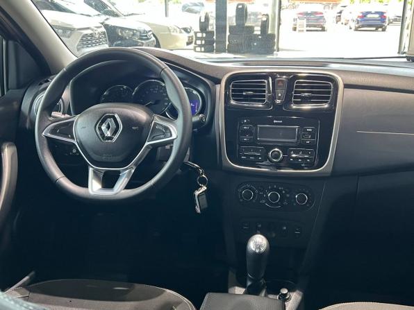 Renault Logan II Рестайлинг с пробегом 2018 года, цена 980 000 рублей, 132313 км, седан, Автокод Объявления