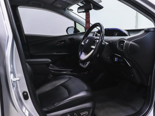 Toyota Prius IV (XW50) с пробегом 2017 года, цена 2 080 000 рублей, 179324 км, лифтбек, Автокод Объявления