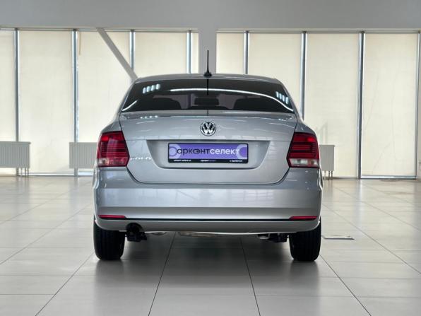 Volkswagen Polo V Рестайлинг с пробегом 2017 года, цена 1 040 000 рублей, 135000 км, седан, Автокод Объявления