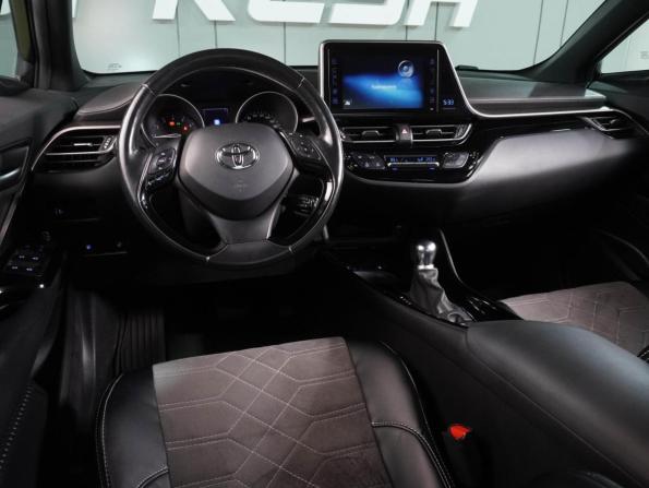 Toyota C-HR I с пробегом 2019 года, цена 2 549 000 рублей, 63198 км, внедорожник, Автокод Объявления