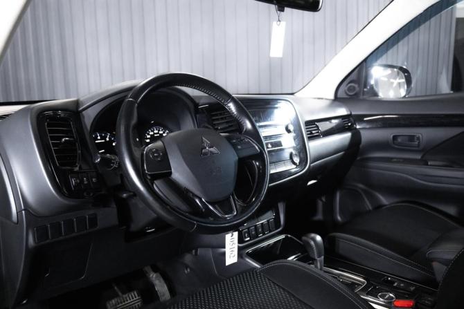 Mitsubishi Outlander III Рестайлинг 2 с пробегом 2018 года, цена 1 899 000 рублей, 206029 км, внедорожник, Автокод Объявления