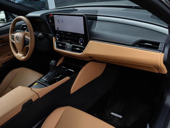 Lexus ES VII Рестайлинг 2 с пробегом 2025 года, цена 5 499 000 рублей, 8755 км, седан, Автокод Объявления