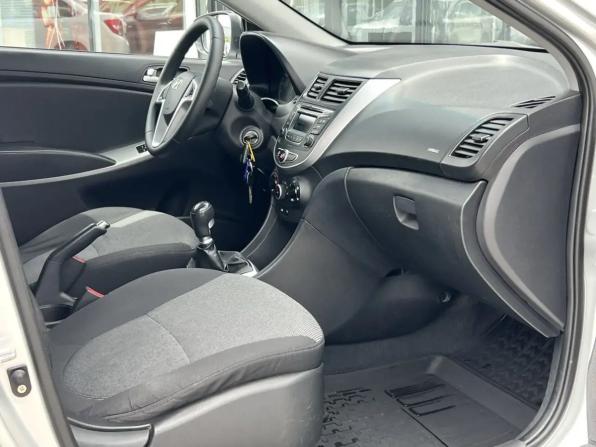 Hyundai Solaris I с пробегом 2013 года, цена 799 000 рублей, 134844 км, седан, Автокод Объявления