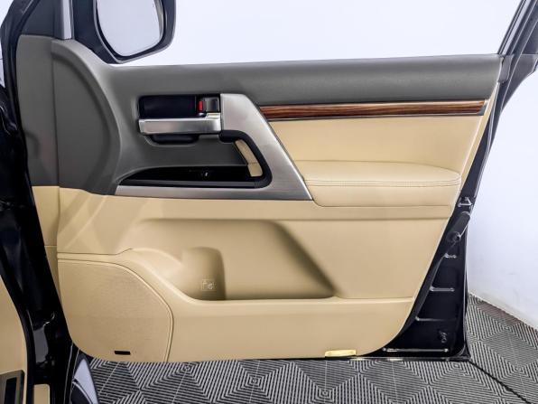 Toyota Land Cruiser 200 Series Рестайлинг 2 с пробегом 2016 года, цена 6 200 000 рублей, 110281 км, внедорожник, Автокод Объявления