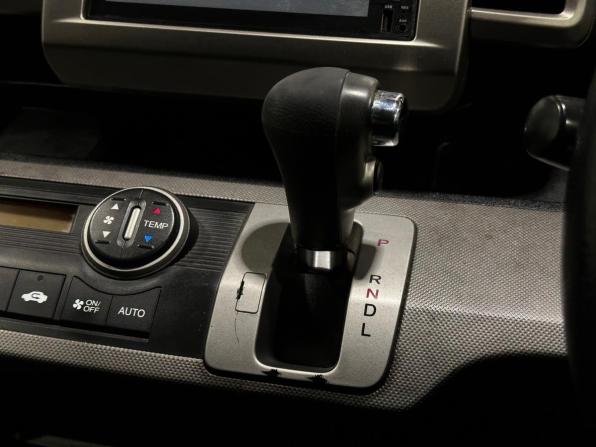 Honda Freed I Рестайлинг с пробегом 2013 года, цена 980 000 рублей, 325905 км, компактвэн, Автокод Объявления