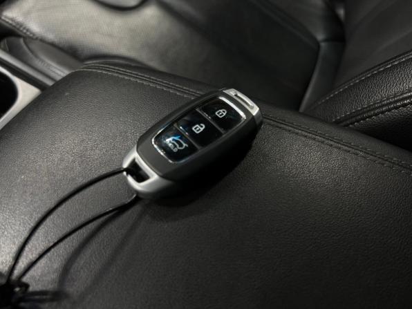 Hyundai Santa Fe IV с пробегом 2018 года, цена 3 000 000 рублей, 116800 км, внедорожник, Автокод Объявления