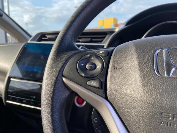 Honda Fit III Рестайлинг с пробегом 2019 года, цена 1 450 000 рублей, 76285 км, хэтчбек, Автокод Объявления